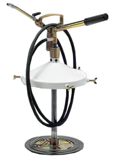 Grease pump for grease nipples